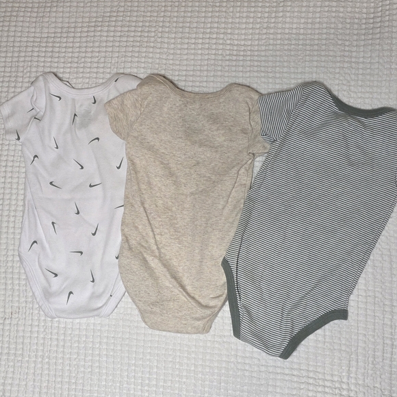 Nike Baby Onesies Bundle (5) - Picture 6 of 10